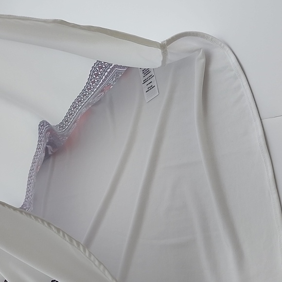 Ricki's Size XL White Shirt Resplendent with Red and Black Design  Size XL - Picture 7 of 11